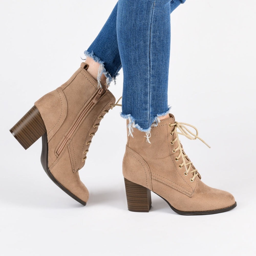 Journee Collection Women’s Block Heel Ankle High Lace-Up Boot Size 8.5
